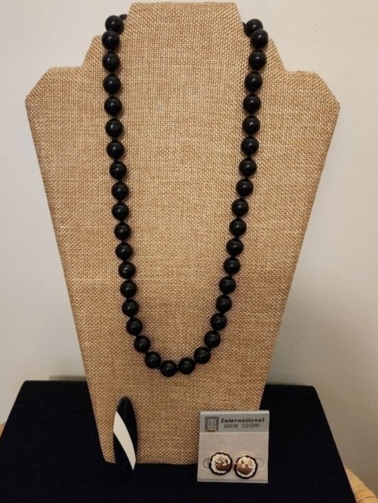 Vintage Jewelry Set - Picture 2 of 8